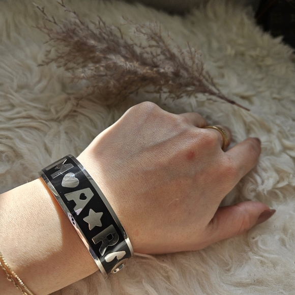 Marc by MARC JACOBS Icon Hinged Bracelet - Picture 4 of 4